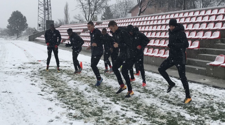 ЦСКА тренира в снега