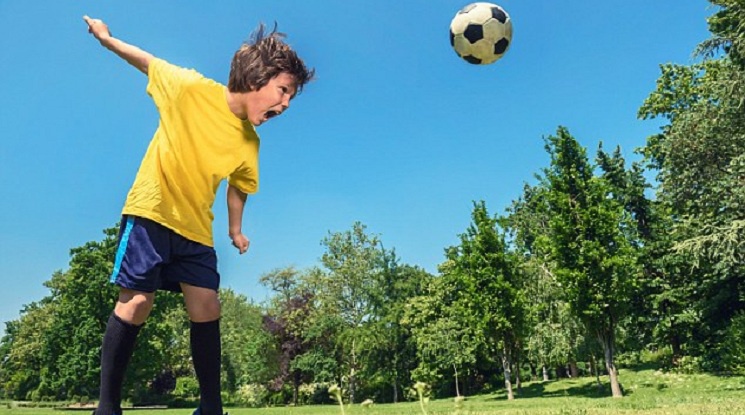 УЕФА ще забрани играта с глава в детския футбол