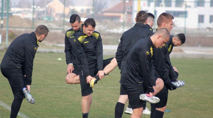 Ботев тренира в часа на мача с Витоша, 19 футболисти попаднаха в групата