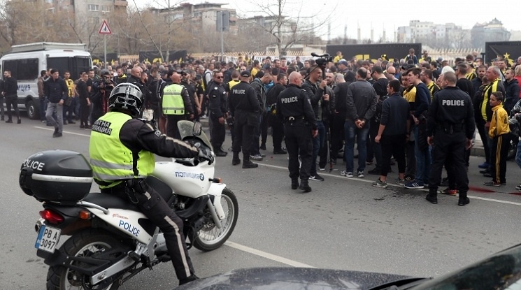 Бултрасите протестираха преди дербито с Левски