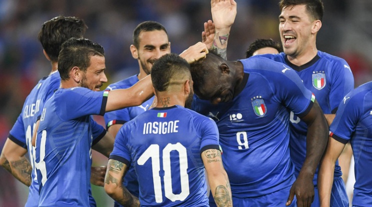 Италия започна с победа при Манчини (видео)