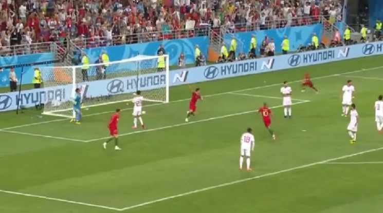 Португалия едва оцеля срещу Иран, спестиха изгонване на Роналдо (видео)