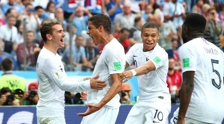 Франция видя сметката на Уругвай и се класира на полуфинал (видео)