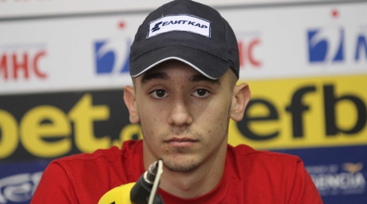 Иван Влъчков със страхотен полпозишън в GT4 на Словакия ринг
