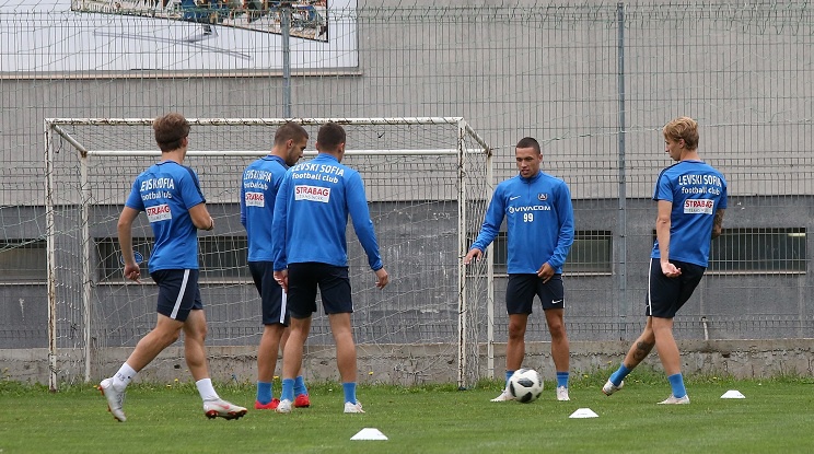 Новият треньор ще води Левски на лагер в паузата