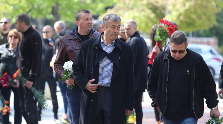 Стотици се сбогуваха за последно с легендата на ЦСКА Красимир Безински
