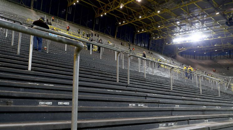 На мачовете от Лига 1 и Бундеслигата ще има до 1000 души на стадиона