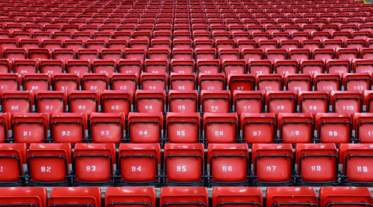 В Англия доиграват сезона без публика