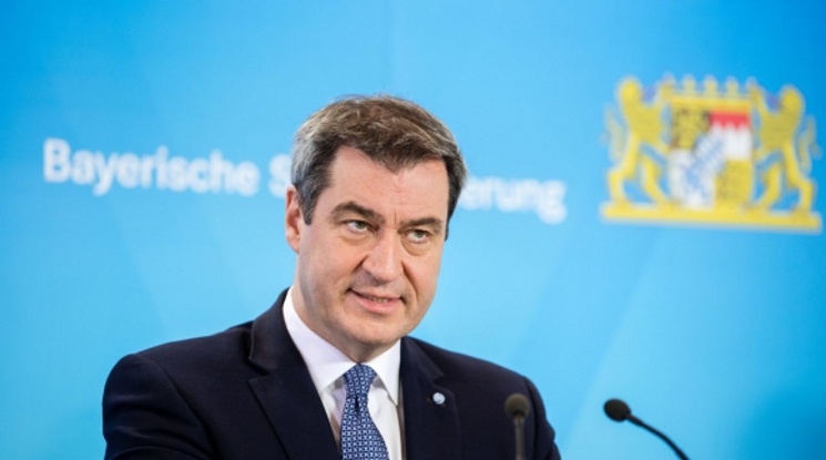 Премиерът на Бавария подкани звездите да си намалят заплатите