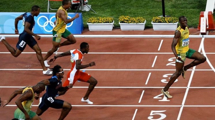 Болт се прояви с олимпийска снимка, олицетворяваща „социалната дистанция“