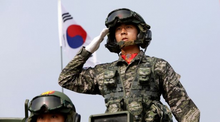 Хюн-Mин Сон започна военната си служба
