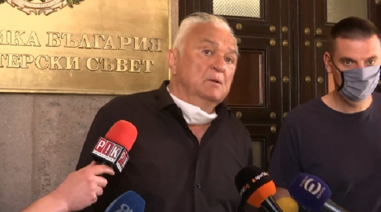 Премиерът отказа да вземе акциите на Левски от куриера Сашо Диков