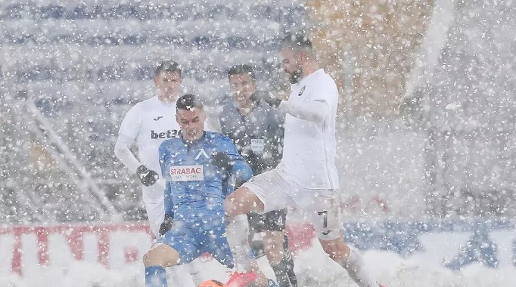 Левски с минимална победа в снежното дерби със Славия