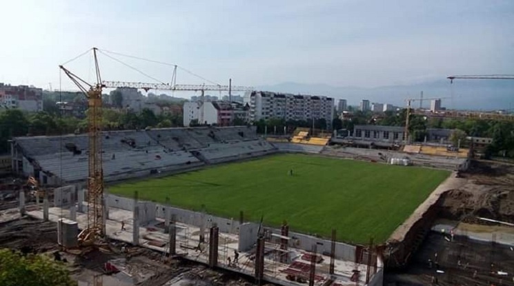 Стадионът на Ботев Пловдив няма да има козирка