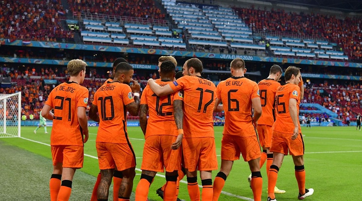 Нидерландия се класира за елиминациите след успех срещу Австрия (видео)