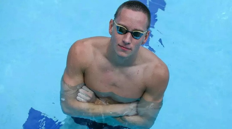 След отлично плуване Епитропов се класира на полуфинал на 200 метра бруст