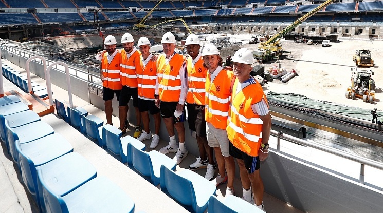 Играчи на Реал "инспектираха" ремонтните дейности на "Сантиаго Бернабеу" 
