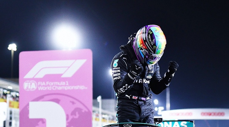 Люис Хамилтън спечели квалификацията в Гран при на Катар 