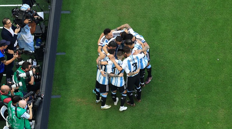 Може ли Аржентина да се вдигне след шока на старта?