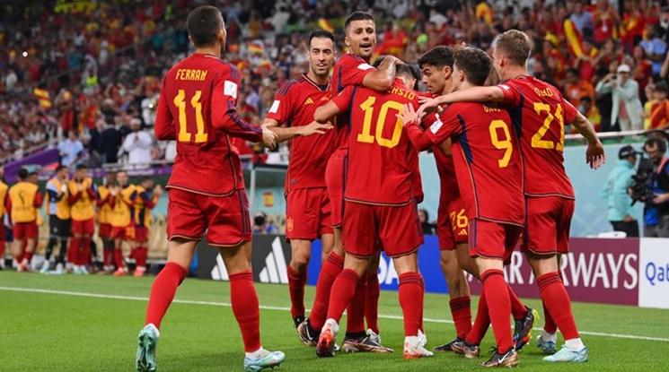 Шанс за Испания да изхвърли един претендентите за титлата още в груповата фаза