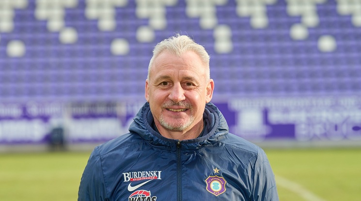 Павел Дочев беше назначен за треньор на Ерцгебире Ауе при много странни обстоятелства