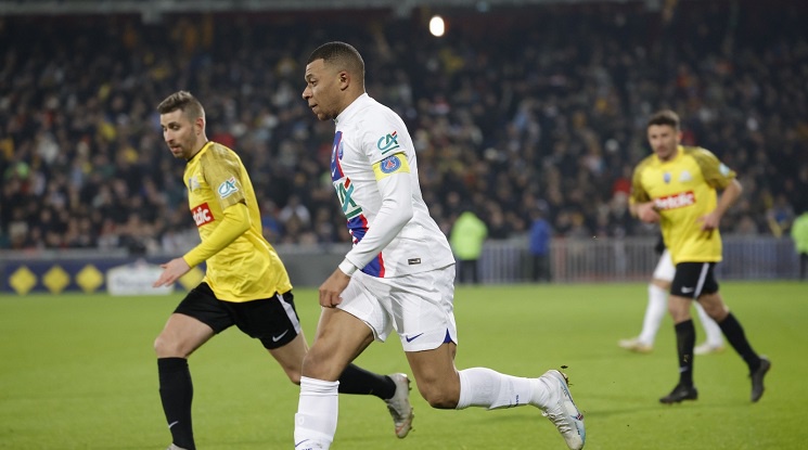 ПСЖ скъса мрежата на аматьори в мач за Купа Франция
