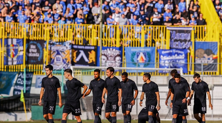 Отборът на Левски не спира да забавлява цяла България с неудачите си на футболния терен