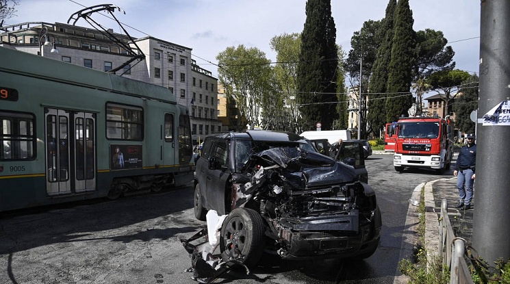 Чиро Имобиле е катастрофирал в центъра на Рим