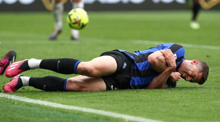 Един от голмайсторите на Интер срещу Лацио е с извадено рамо 