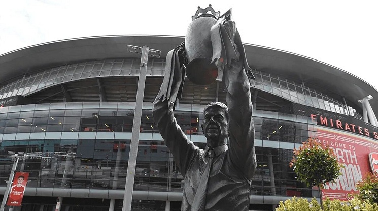 Откриха статуята на Арсен Венгер пред стадиона на Арсенал 