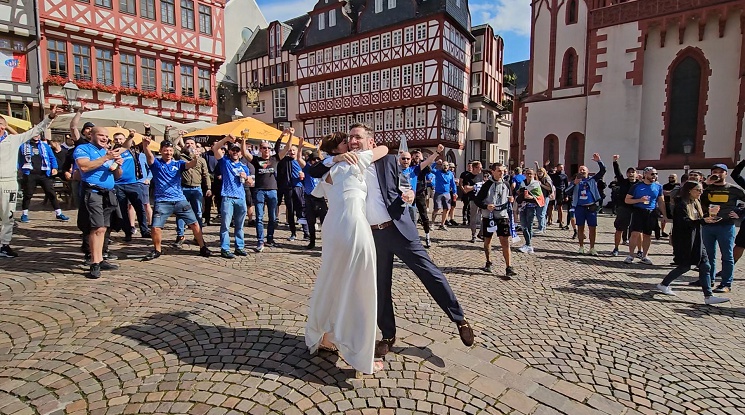 Левскарска сватба насред Франкфурт