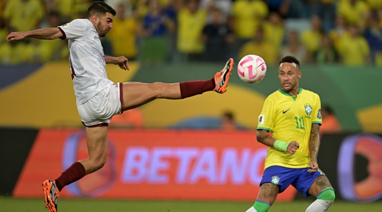 След 15 поредни домакински победи, Бразилия стъпи накриво срещу Венецуела (видео)