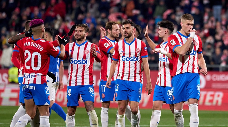 Жирона продължава да гледа всички отбори в Ла лига от най-високия връх в испанския футбол