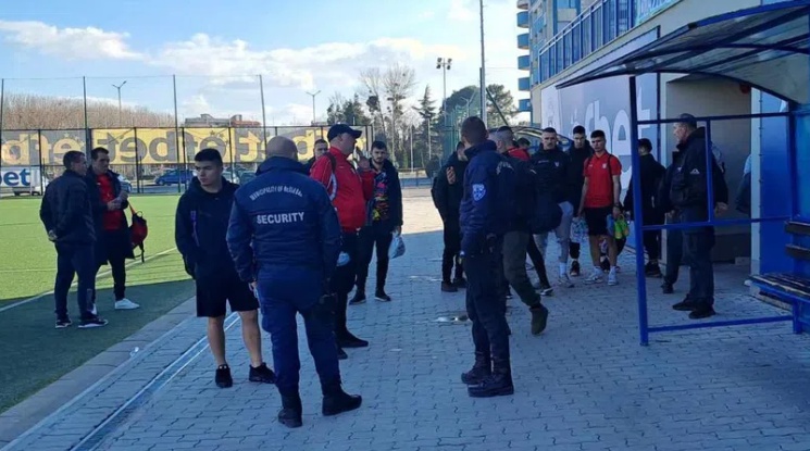 Скандал в Несебър - прекратиха мача заради ударен играч на почивката