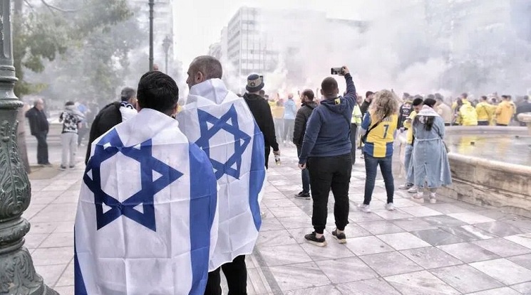 Израелски фенове смазаха от бой палестинец в центъра на Атина (видео 18+)