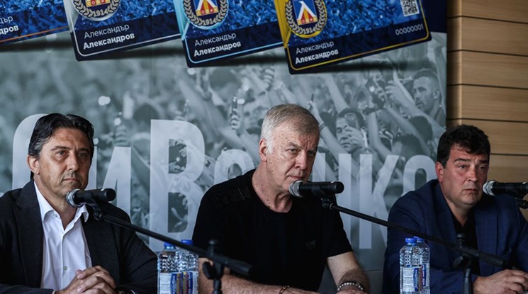 Сираков: Левски дължи 16-17 милиона на Васил Божков
