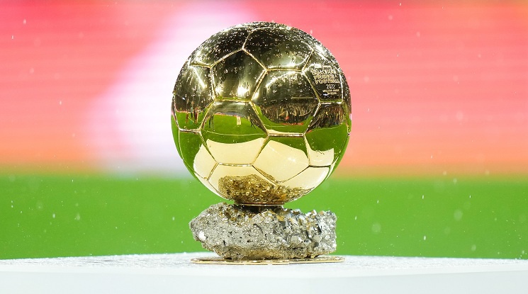 Връчват "Златната топка" още през септември