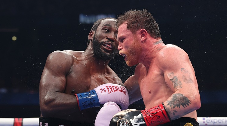 Терънс Крауфорд надви Саул Алварес в зрелищен мач в Лас Вегас