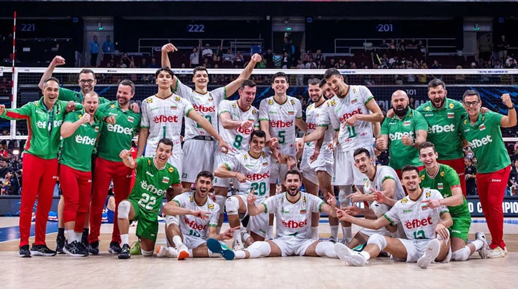 Волейболните ни герои се прибират с правителствения самолет