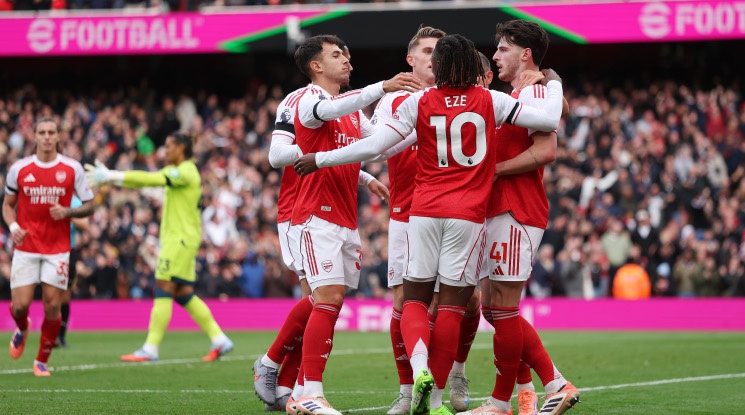 Арсенал излезе на върха след успех над "чуковете" (видео)