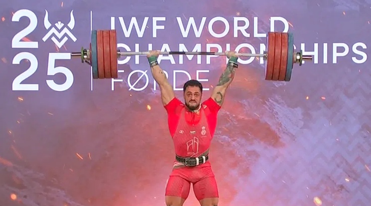 Великият Карлос Насар стъпи за трети път на световния връх