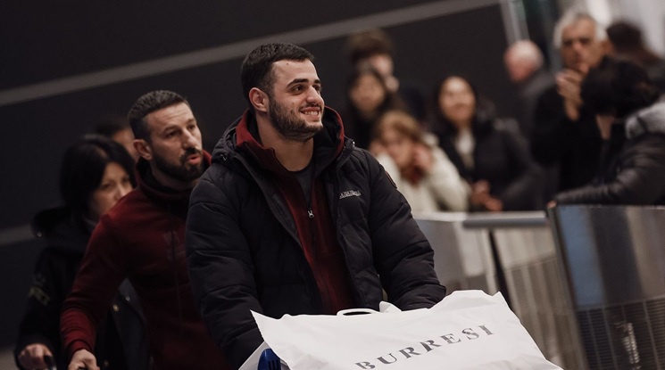 Карлос Насар и агентът му заминават за Бахрейн