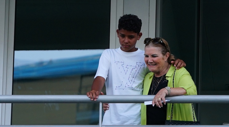 Кристиано Роналдо-младши върви уверено по стъпките на баща си