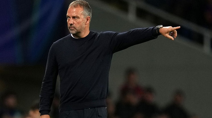 Флик залага на "Ла Масия" заради много контузии