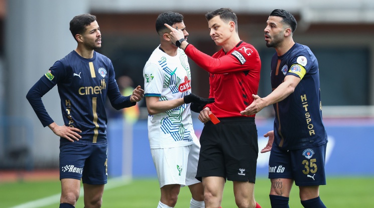 Огромен скандал в турския футбол: 149 съдии са отстранени заради нерегламентирани залози