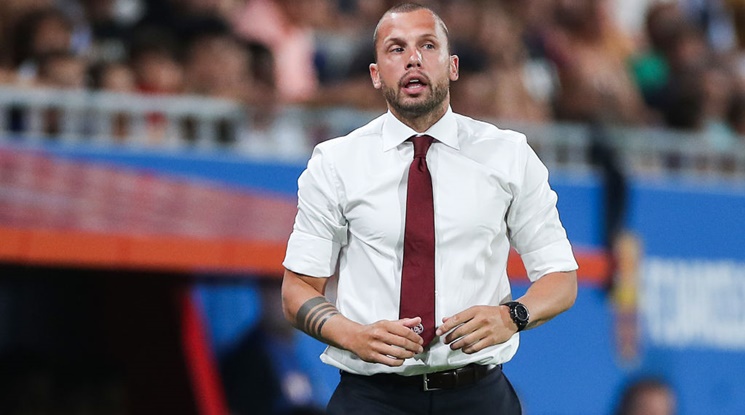 Аякс уволни Джон Хейтинга