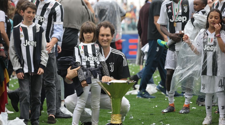 Елкан отхвърли слуховете за продажба на Ювентус