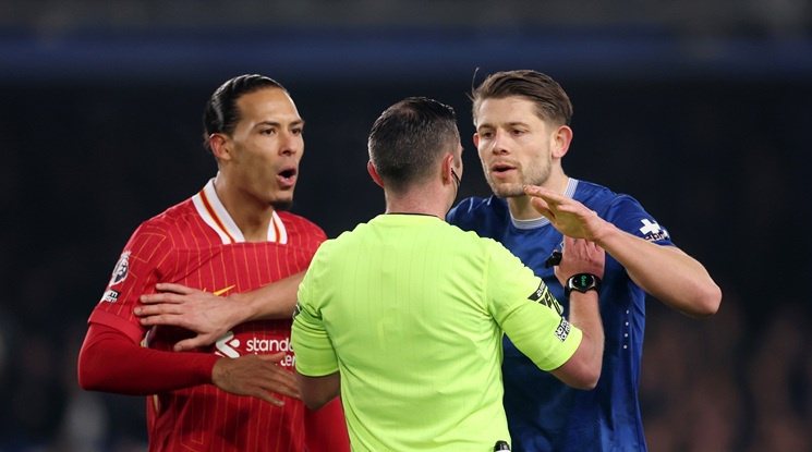 Ван Дайк: Няма смисъл да гледаме класирането