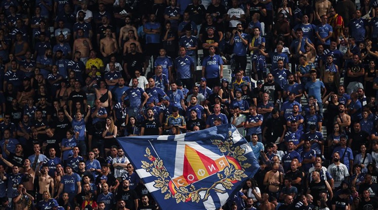 Левски ще съди свой фен