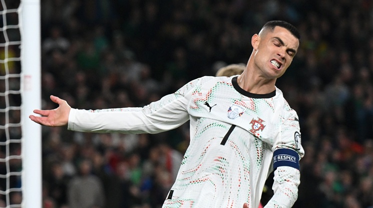 Португалците се втурнаха да спасяват Роналдо за червения му картон